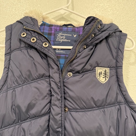 American Eagle Outfitters Navy Blue Puffer Vest Faux Fur Hood Plaid Lining S/P - Picture 2 of 8